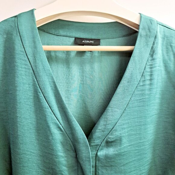 Alfani Jade V-Neckline Button Up Blouse Size 2X - Picture 2 of 11